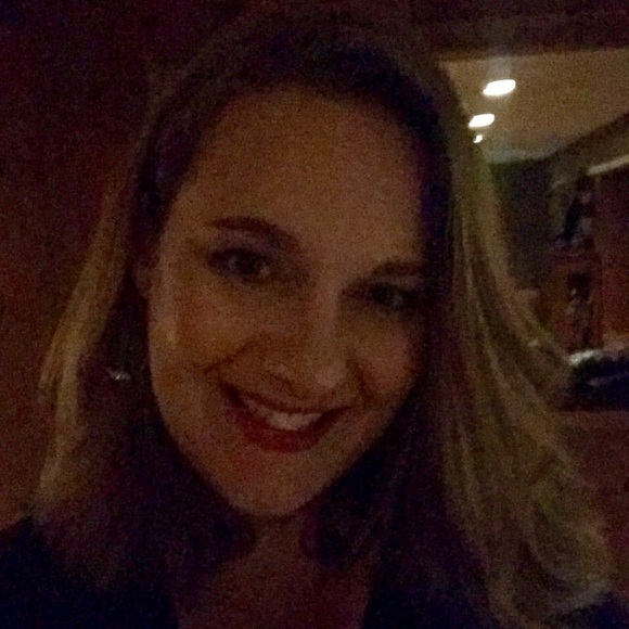 Meet your Posher, Sabrina. Bundle 2 & save 20%! - Picture 1 of 1